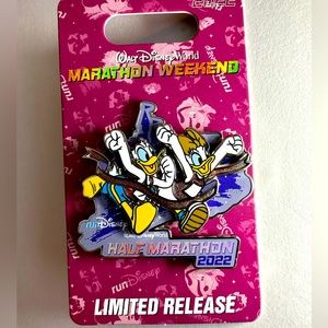 Disney Half Marathon 2022 Pin - Donald and Daisy